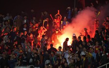 AFC phạt nặng VFF vì 'bất lực' với nạn pháo sáng
