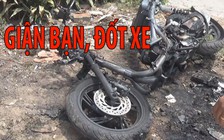 Trên đường chở bạn về, giận bạn, đốt xe