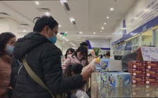 Tranh nhau mua khẩu trang chống vi rút corona khiến giá bán tăng chóng mặt