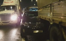 Giải cứu tài xế trong tai nạn liên hoàn 8 ô tô trên cầu vượt An Sương