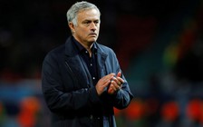 Mourinho tiếp tục làm tâm điểm khi Premier League trở lại