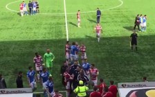 Đồng đội tung kung-fu tẩn nhau, cảnh sát phải vào cuộc