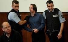 Nghi phạm đánh bom xe buýt CLB Dortmund đối mặt án chung thân