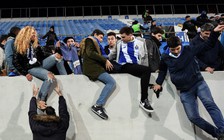 Khán đài rạn nứt ở Bồ Đào Nha, hàng ngàn CĐV hoảng loạn tháo chạy