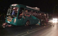 Xe giường nằm phát nổ, 2 người chết, 12 người bị thương