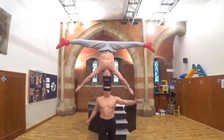 Quốc Cơ trượt chân khiến Quốc Nghiệp bị ngã nặng