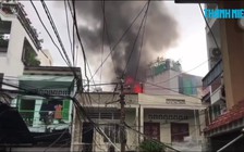 Cháy nhà gần chợ Hòa Hưng, cả khu phố náo loạn