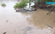 Bến Tre: Sạt lở bờ sông, 2 căn nhà bị cuốn trôi trong đêm