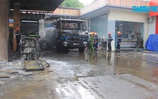 Cây xăng và xe bồn tiếp nhiên liệu bị thiêu rụi, dân hoảng loạn bỏ chạy