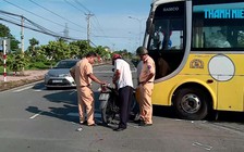 Xe khách tông xe máy, một ông lão tử vong