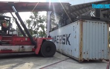 Khai là container nhựa, bên trong chứa 10 tấn ngà voi, vảy tê tê