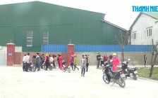 Hàng trăm công nhân may đồng loạt nghỉ việc đòi lương