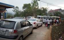 Tắc đường hàng cây số từ 3 giờ sáng vào đền thờ nữ thần núi linh thiêng ở Lạng Sơn