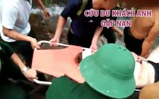 Du khách Anh bị thương rất nặng khi tắm suối ở đèo Hải Vân