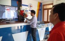 Sáng kiến “độc”: Dùng thiết bị kiểm tra lưới điện đo thân nhiệt, phòng chống corona