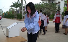 Cậu học trò lớp 12 chế tạo máy rửa tay tự động tặng nhà trường