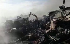 Nhà xưởng rộng hàng ngàn mét vuông bị cháy rụi, ước tính thiệt hại nhiều tỉ đồng