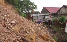 Hàng chục người dân đang bị đe dọa tính mạng