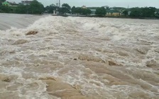 Nước lũ cuồn cuộn dâng cao, hoạt động xuất nhập khẩu ở biên giới Việt-Trung tê liệt