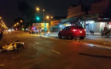 Mazda CX-8 lao thẳng vào hiện trường tai nạn trong đêm Sài Gòn mưa lớn