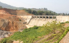 Giám đốc thủy điện tàng trữ thuốc nổ, dân khổ sở bên công trình 750 tỉ dở dang