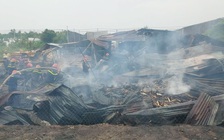 Xưởng gỗ rộng hàng trăm mét vuông cháy lớn, nhiều tài sản bị thiêu rụi