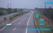 Khoảnh khắc ô tô đi ngược chiều 20m trên cao tốc khiến nữ tài xế bị phạt đến 18 triệu