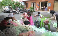 Dân chung cư Phạm Viết Chánh dìu nhau những ngày phong tỏa vì Covid-19