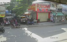 Bàng hoàng người đàn ông ngồi sát văn phòng làm việc bị kẻ cướp giật phăng dây chuyền