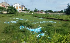 Hết hồn cảnh khẩu trang y tế vứt tràn lan sát khu dân cư