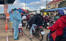 Hàng ngàn người về quê “chạy dịch” tập trung ở cửa ngõ Tây Nguyên: hết tiền, phải về thôi