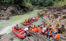 Lãnh đạo TP.HCM băng rừng, vượt sông liên kết du lịch vùng Tây Nguyên