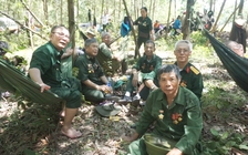 Hàng trăm cựu chiến binh vượt đường xa vào đồi Hồ Khê cùng ăn cùng ngủ với liệt sĩ