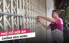 Dân phố cổ Hội An rào chắn nhà cửa chuẩn bị đón bão Noru