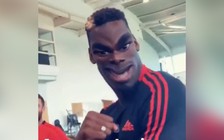 Lingard và Pogba đùa giỡn "lầy lội" trước đại chiến với Chelsea