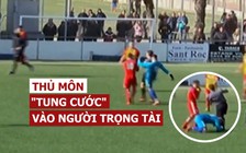 [SỐC] Thủ môn 'sút' ngã trọng tài vì bị từ chối bàn thắng