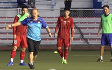 Nhăn nhó vì thời tiết, nhưng HLV Park lại rất 'dễ thương' với truyền thông