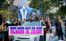 Hàng trăm fan vây kín K-ICM và Jack sau buổi biểu diễn