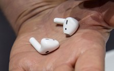 Amazon làm thiết bị đeo Alexa đầu tiên, cạnh tranh AirPods của Apple