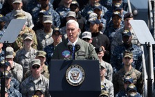 Phó Tổng thống Mỹ lên tàu sân bay tại Nhật cảnh báo Triều Tiên