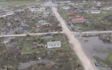 Khủng khiếp siêu bão Irma xóa trắng cả hòn đảo ở Caribê