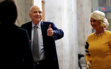 Thượng nghị sĩ John McCain không muốn Tổng thống Trump viếng tang