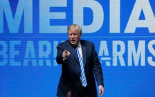 Tổng thống Mỹ chọc giận Anh - Pháp về kiểm soát súng đạn