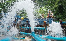 Đằng sau nỗ lực bơm nước lũ khỏi hang động Tham Luang Nang Non