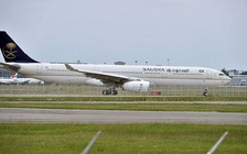 Máy bay quay đầu vì mẹ bỏ quên con ở phi trường Ả Rập