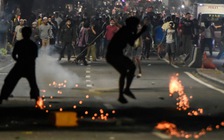 Bạo động sau bầu cử Indonesia, 6 người chết, hơn 200 người bị thương