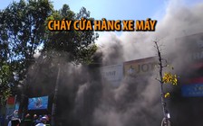 Cháy lớn thiêu rụi cửa hàng xe máy lúc giữa trưa