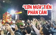 “Cơn mưa” tiền đầy phản cảm tại lễ hội Khai ấn đền Trần