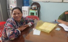 Người bán vé số trả lại túi xách chứa nhiều tiền, vàng cho người đánh rơi