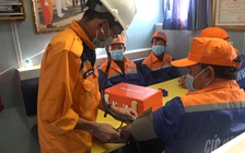 Cứu kịp lúc 7 ngư dân trên tàu cá bị cạn kiệt lương thực, hoảng loạn tinh thần